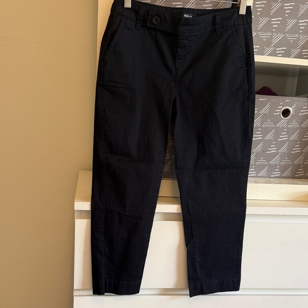 Women’s Navy Capri Pants